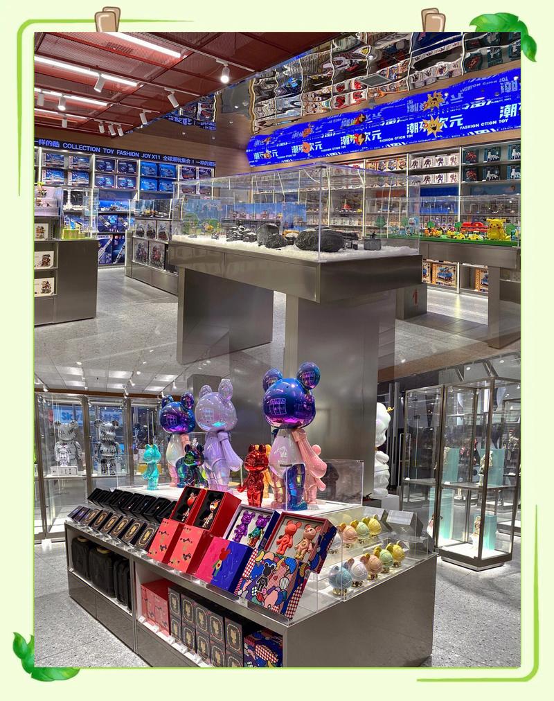 城市商圈线下潮玩门店盲盒展示区