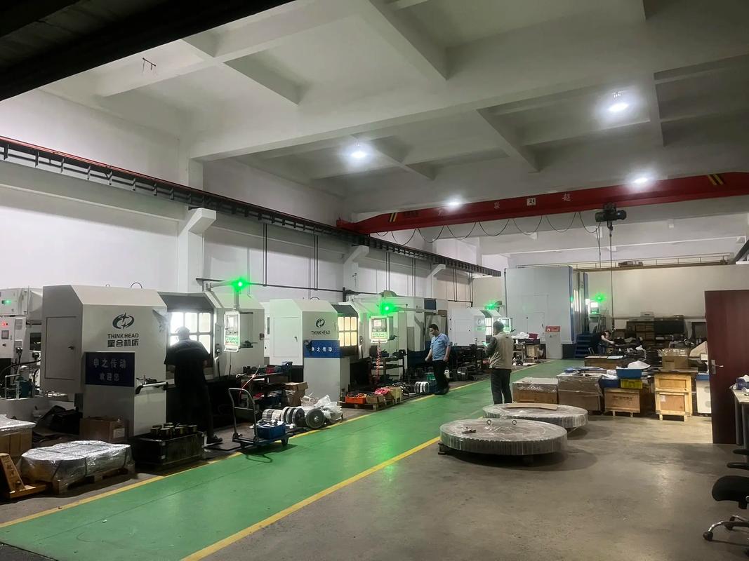 齿轮箱生产车间进口磨齿机实景