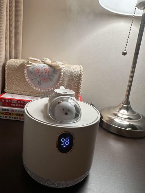 卧室温湿度计与静音加湿器布置