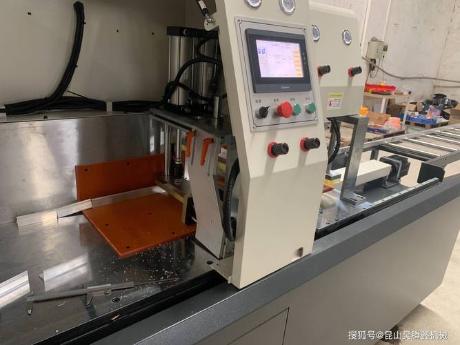 售后工程师远程诊断型材切割机故障