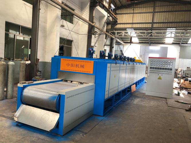 工业生产车间正在装配的网带炉