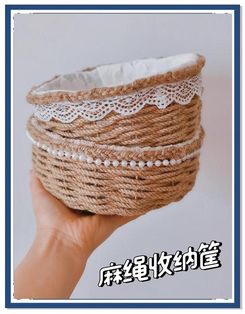 低成本改造后麻绳缠绕收纳筐放沙发边