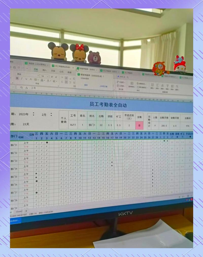 企业HR核对灵活用工人员考勤台账实拍