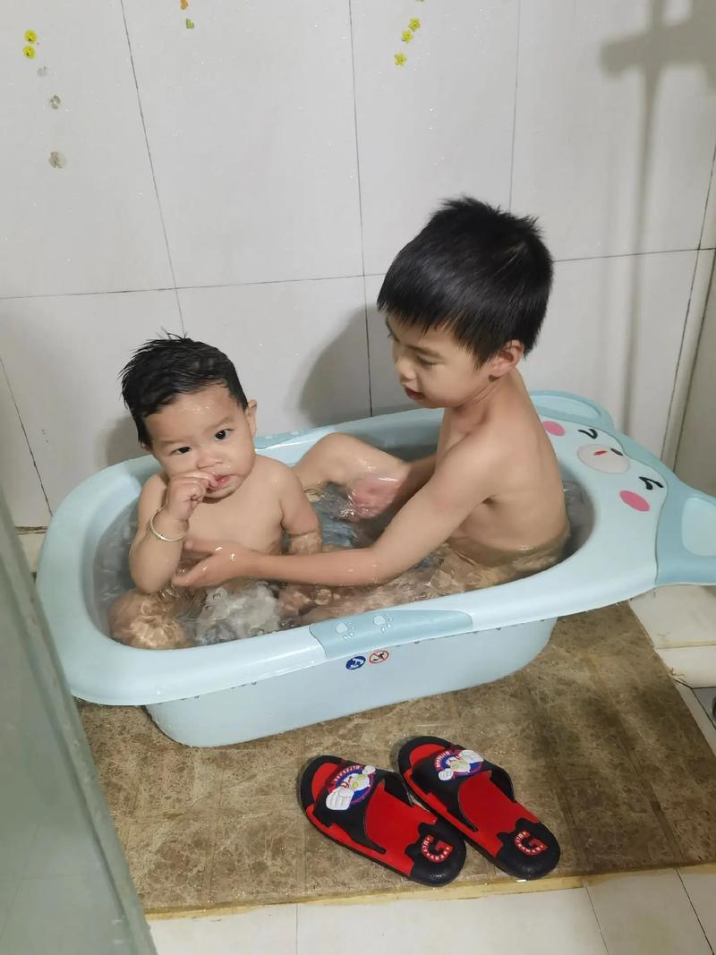 隐私裸奔:谁在偷偷“鸡”你的娃?