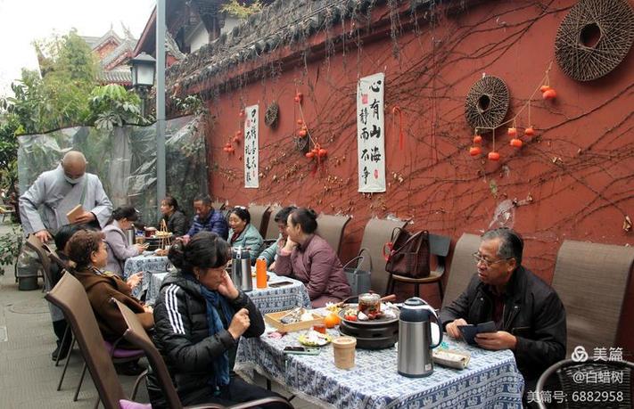 法院门口临街露天茶摊实景