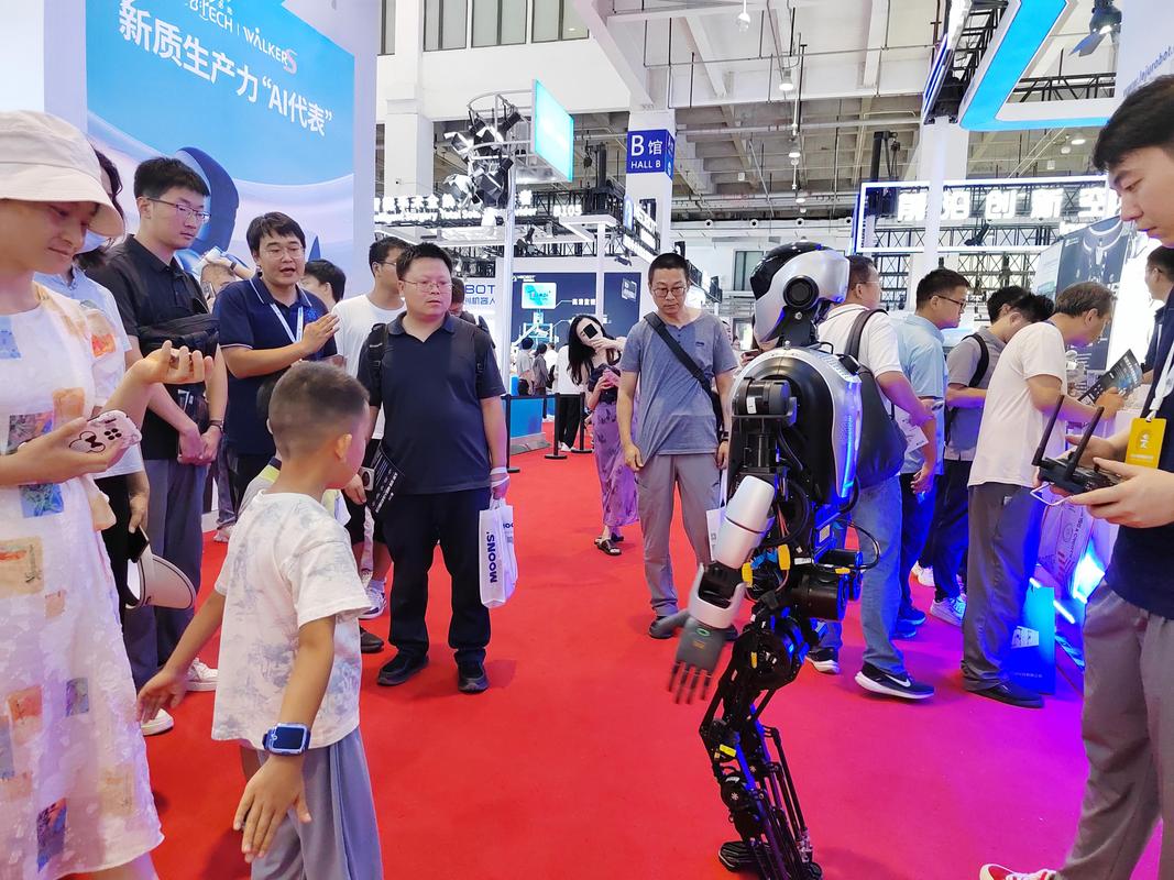 跑了17场技术成果发布会，我摸出了行业藏着的真问题