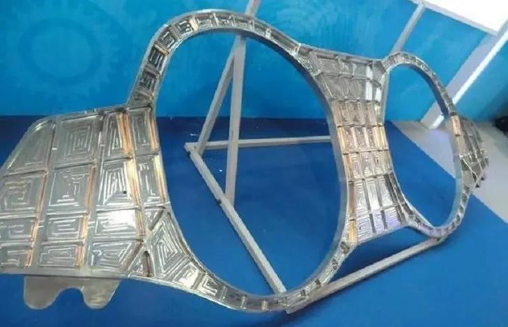 增材制造打印完成的航天轻量化铝合金支架实拍