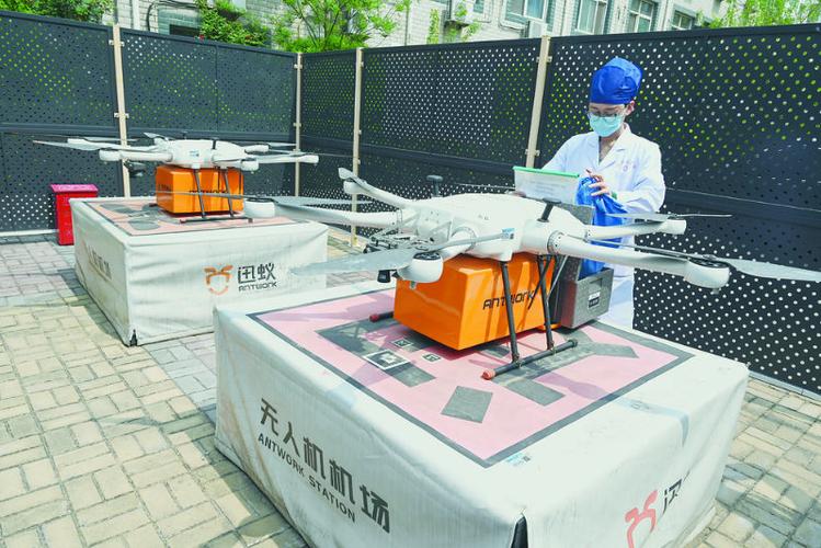 南方丘陵山区低空配送急救药品无人机落地场景