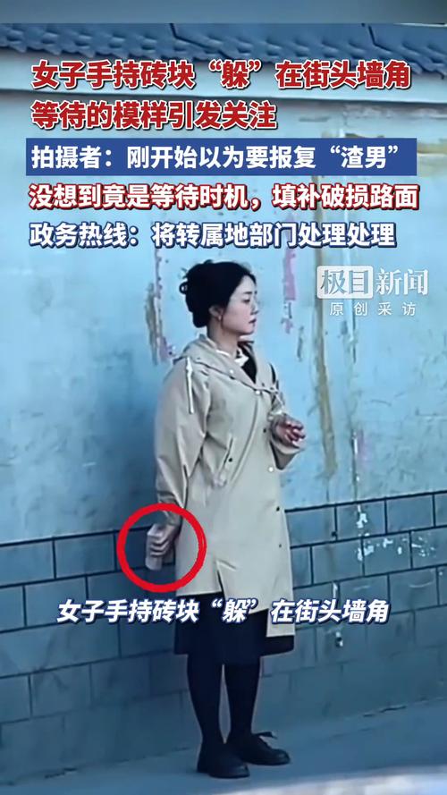 街头摄影师害羞躲在墙角偷拍