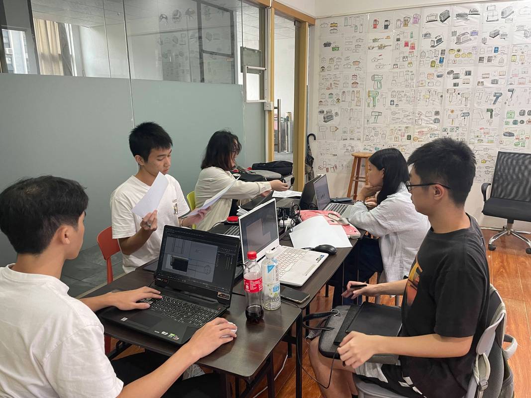 大学生企业实习实践日常工作照
