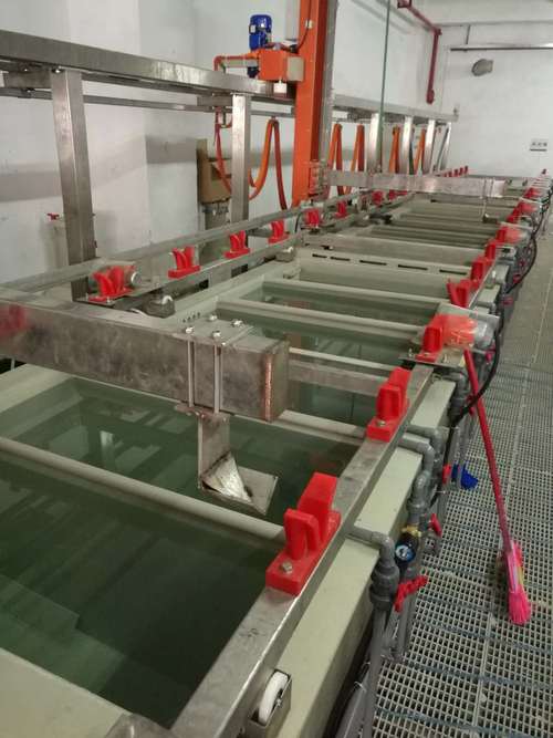 工业浸塑车间前处理磷化槽作业实景