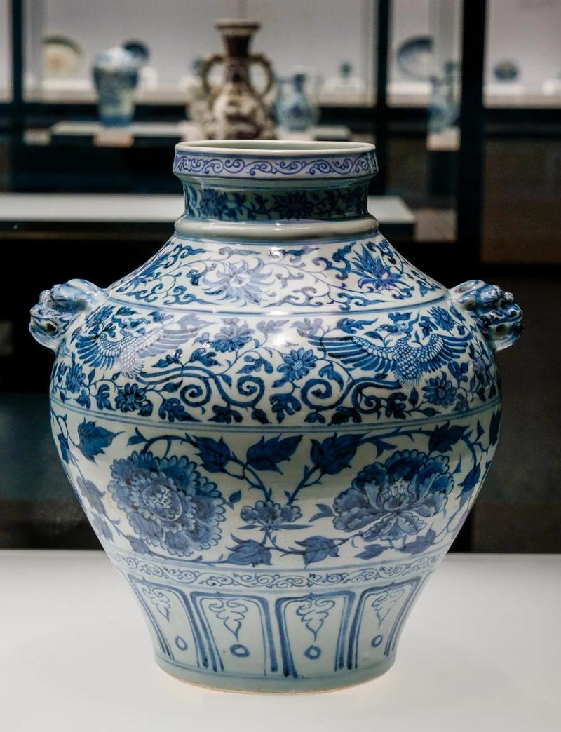 元代景德镇青花缠枝牡丹纹大罐馆藏展陈