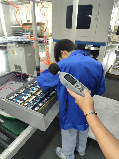 车间设备巡检手持测振仪使用实拍
