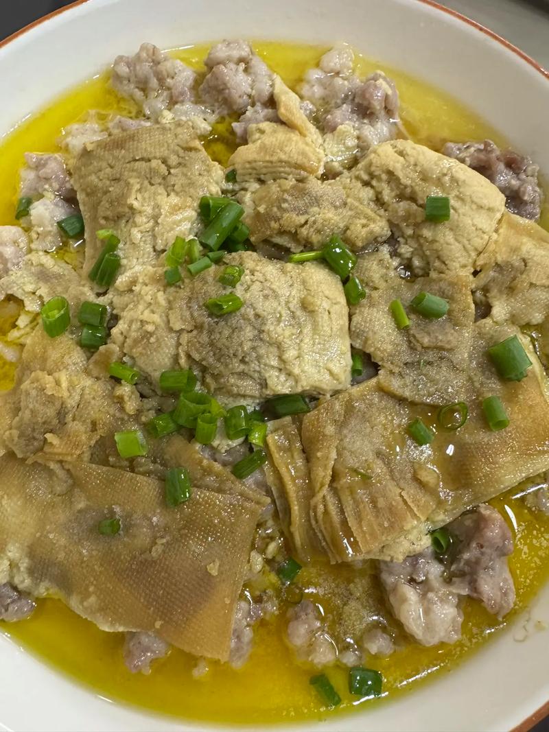 二、霉千张蒸肉饼:闻着像厕所,吃着像天堂