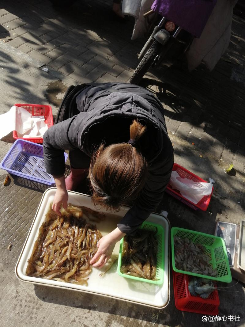 南漳漳河湾路边摊张姨凉虾摊