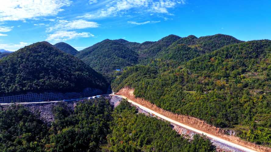 南漳荆山春季盘山公路