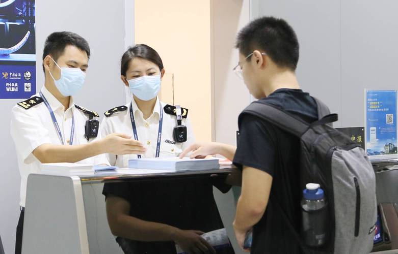 中国海关文物进境申报柜台实拍