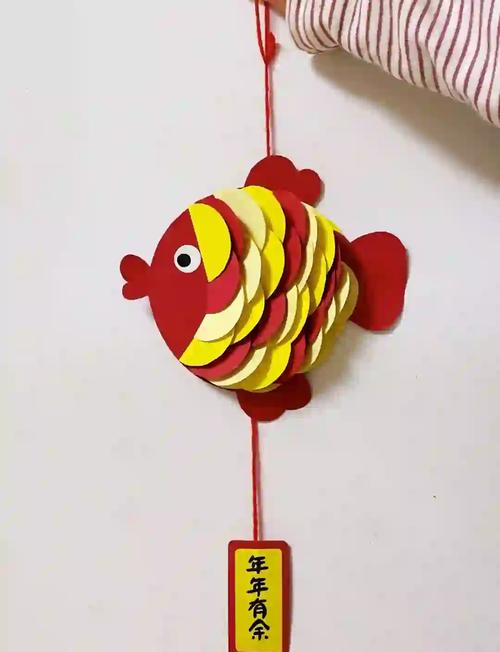 幼儿园简单手工纸盘鱼制作过程