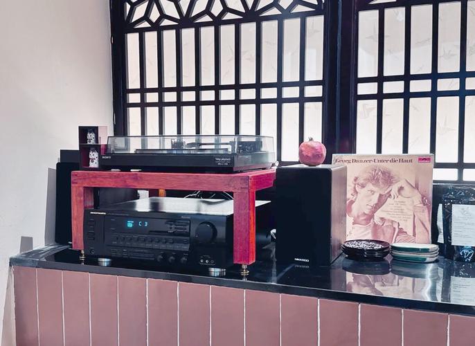 街边糖水铺店内背景音乐播放U盘音响