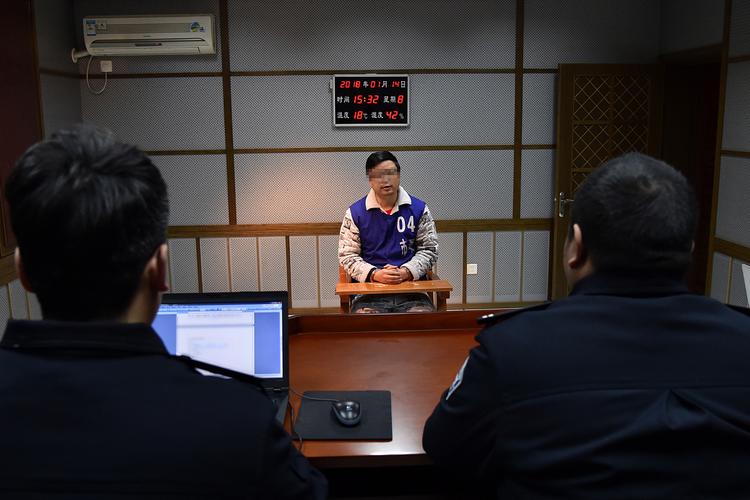 律师在看守所会见犯罪嫌疑人时被刁难场景