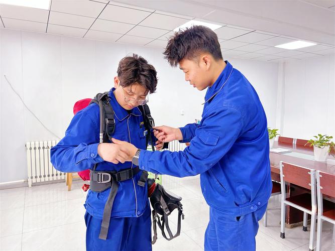 工业企业定制化技能岗位一对一师徒带教实拍