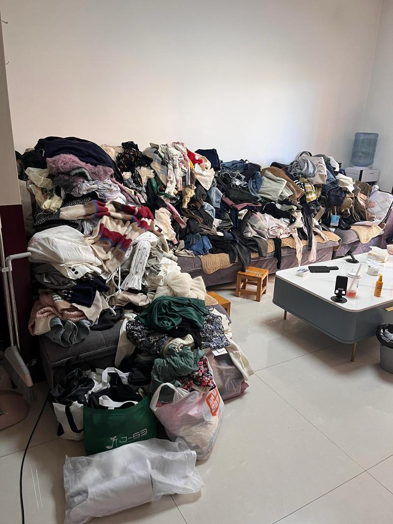 看不见的灰尘和螨虫，比堆满的衣服更可怕