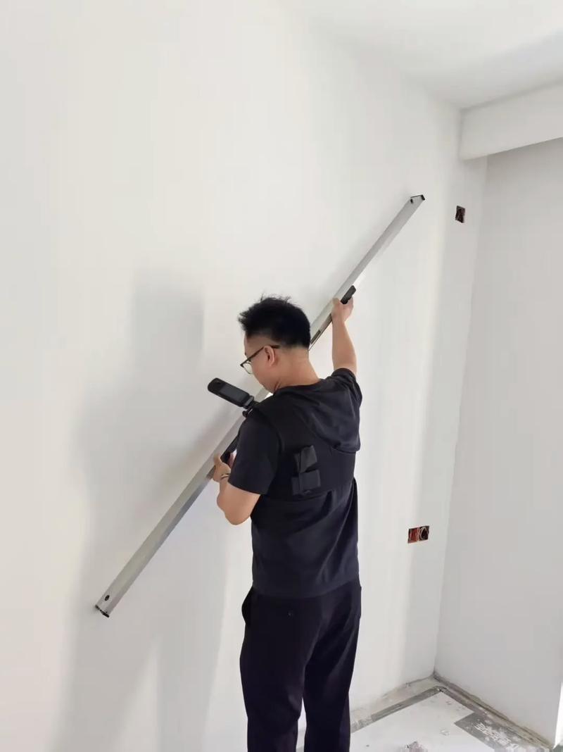 装修墙面平整度检查靠尺测量实拍图