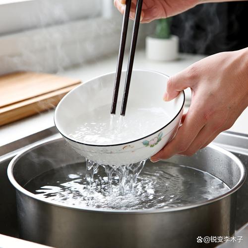 家庭沸水烫餐具清洁操作图