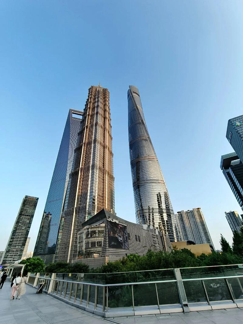 东方明珠/陆家嘴:别在塔里吃,去正大广场地下