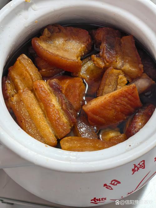 南漳肖堰镇农家院柴火焖罐土猪肉