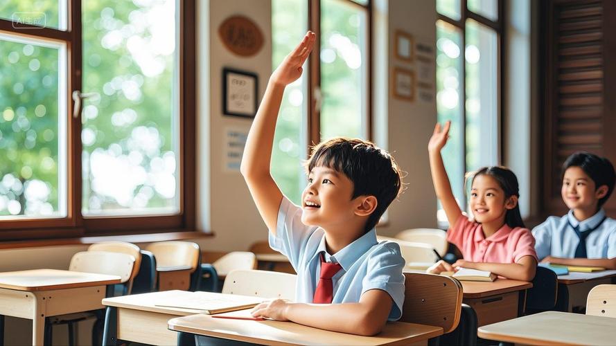 小学教室孩子举手回答问题场景