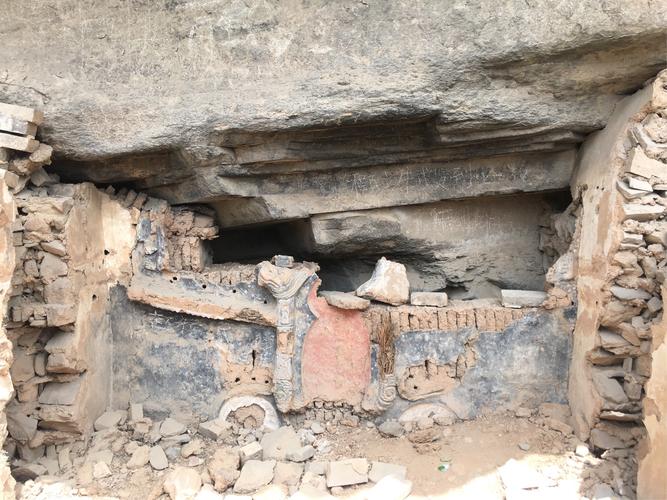 野外石窟寺本体残留的近代敲凿损毁痕迹