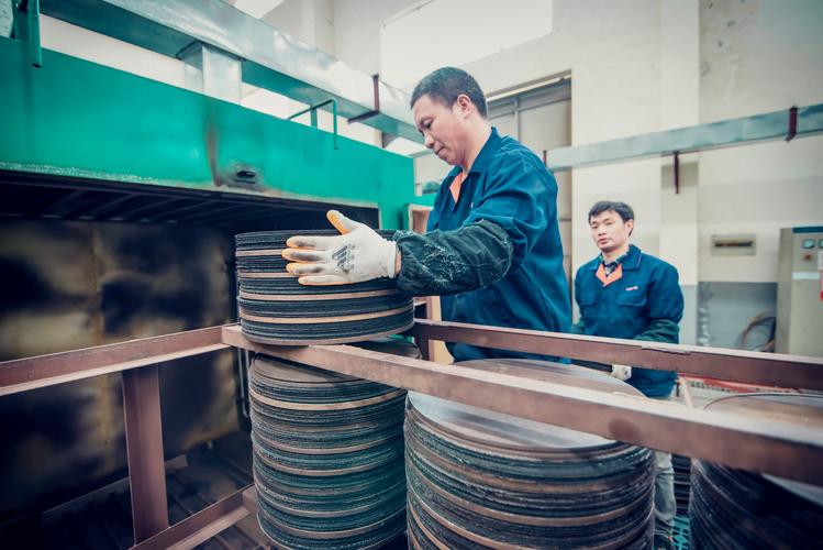 砂轮生产车间混料工序现场实拍