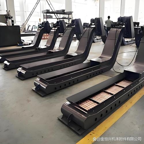 车间链板排屑器卡滞铁屑现场