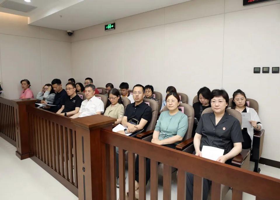 保险理赔纠纷法庭审理现场记录照片