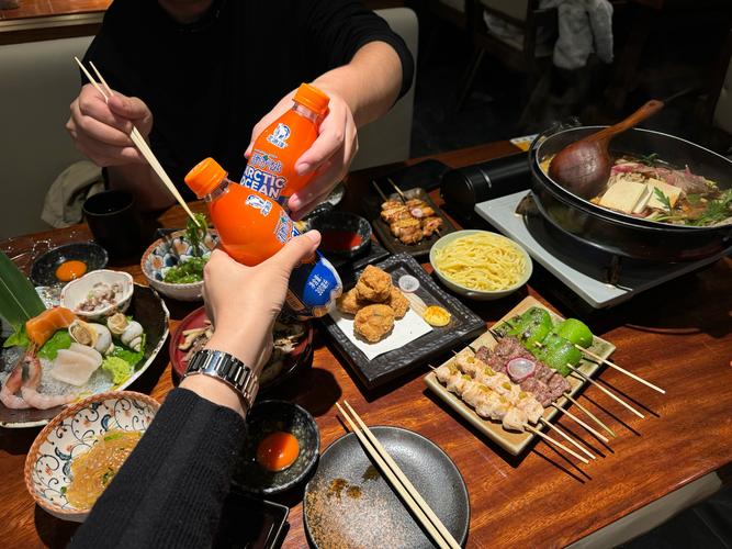吃喝：从日落不食到深夜狂欢
