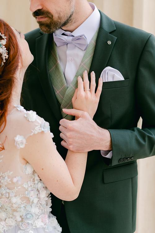 婚礼誓言仪式新郎深情凝视新娘眼睛