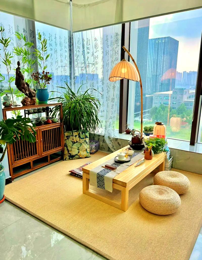 做家务间隙阳台喝茶休息生活场景