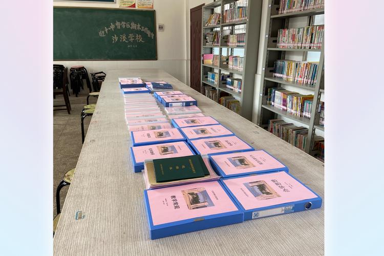 学校档案室堆满的依法治校迎检材料