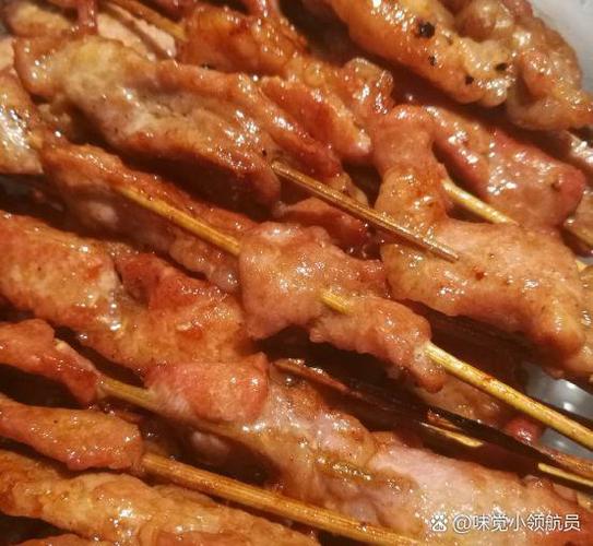 烧烤肉串粘在烤网上的失败场景对比
