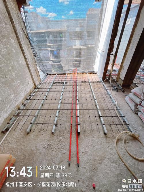 落地窗底部槽钢加固施工现场图