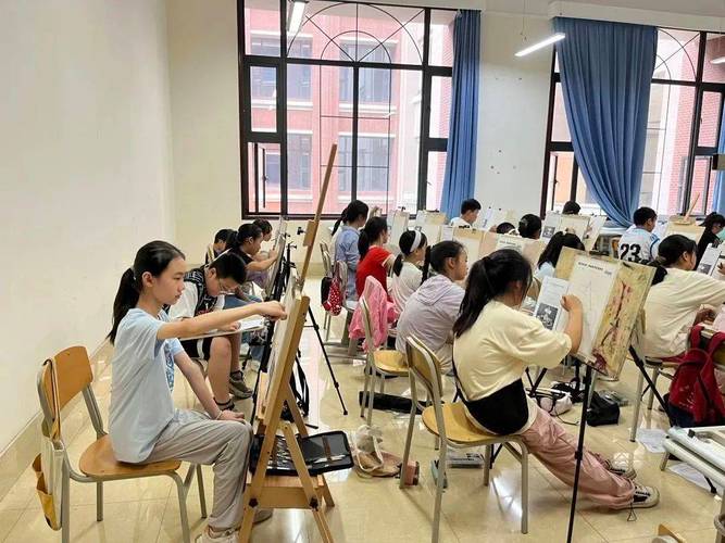 中学生参加艺术素养测评现场照片