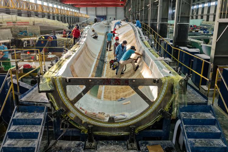 大型风力发电机叶片合模生产现场