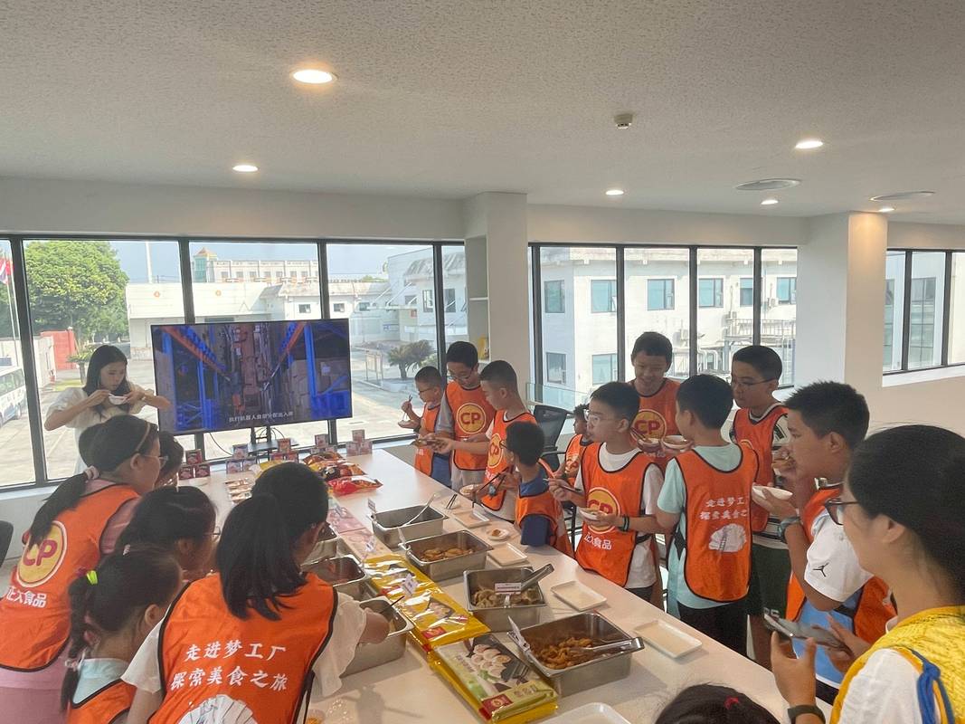 工业企业员工亲子开放日集体活动照片