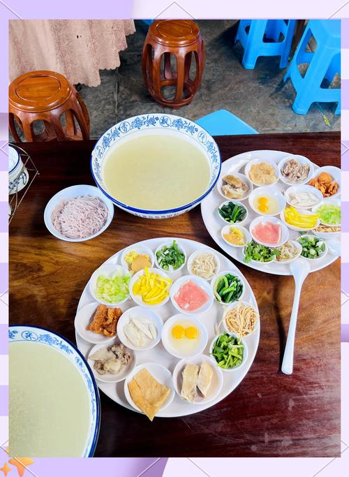 蒙自巷口刚上桌过桥米线鸡油薄膜