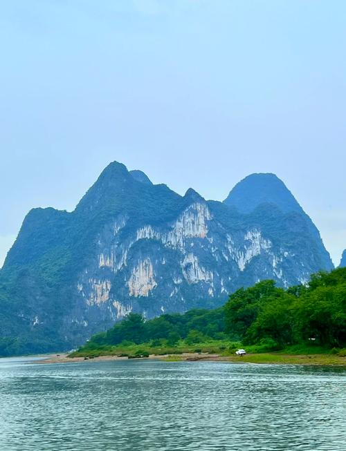 桂林漓江九马画山天然岩壁景观