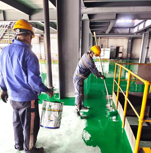 机械加工工序间防锈油涂抹作业现场