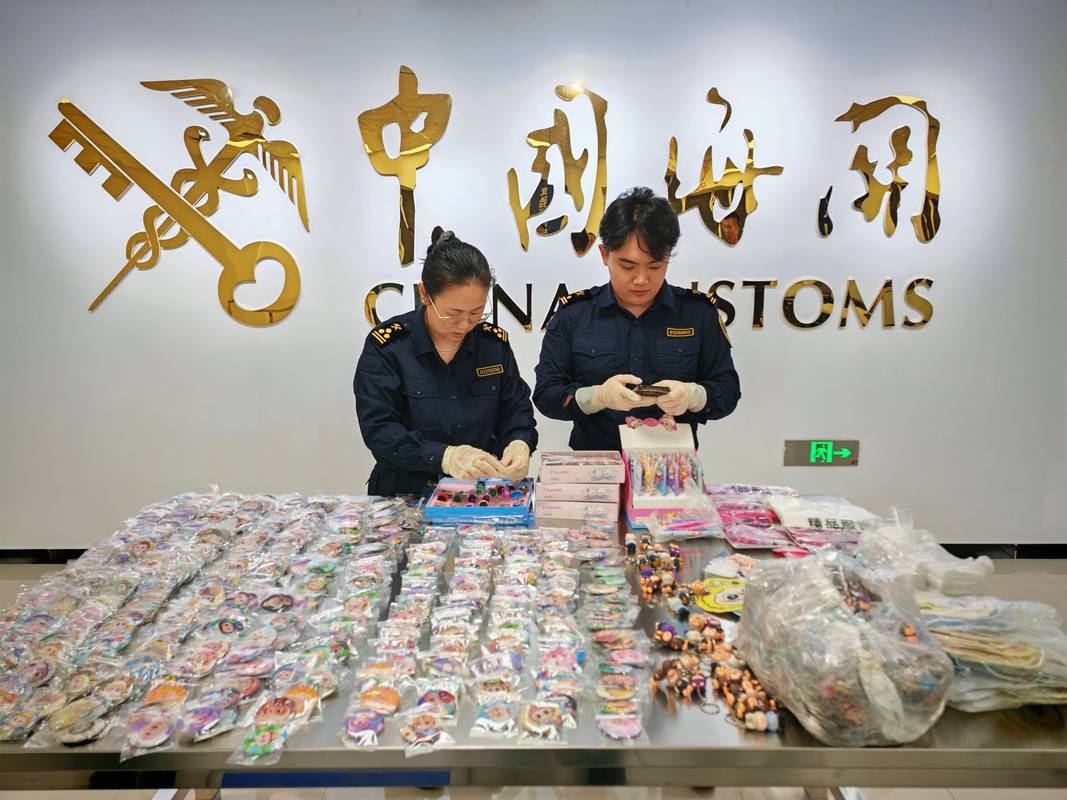 海关出境检查被扣文物现场