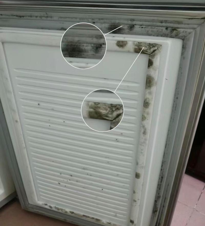 角落乱堆爱好用品发霉场景