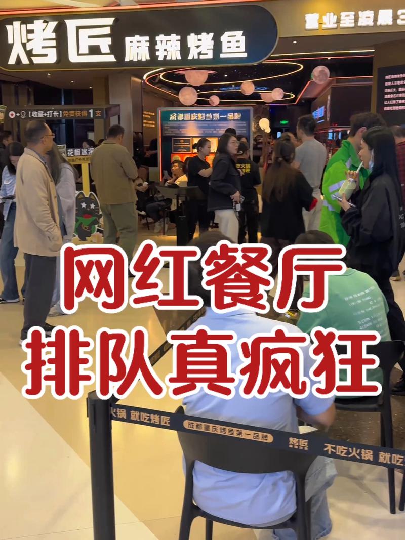 网红美食店门口排队人流现场
